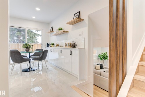 2712 41 Street, Edmonton, AB - Indoor