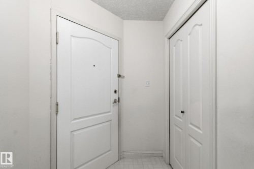 48 9908 80 Avenue Nw, Edmonton, AB - Indoor Photo Showing Other Room