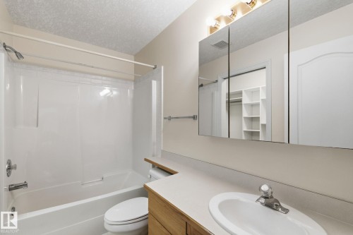 48 9908 80 Avenue Nw, Edmonton, AB - Indoor Photo Showing Bathroom