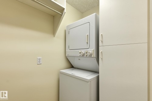 48 9908 80 Avenue Nw, Edmonton, AB - Indoor Photo Showing Laundry Room