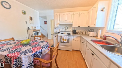3122 142 Avenue, Edmonton, AB - Indoor Photo Showing Kitchen With Double Sink