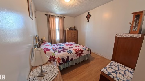 3122 142 Avenue, Edmonton, AB - Indoor Photo Showing Bedroom