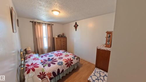 3122 142 Avenue, Edmonton, AB - Indoor Photo Showing Bedroom