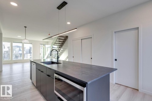 7539 Klapstein Link Link, Edmonton, AB - Indoor Photo Showing Kitchen