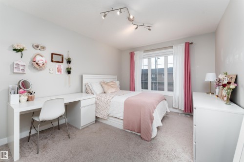 2504 Amerongen Crescent, Edmonton, AB - Indoor Photo Showing Bedroom