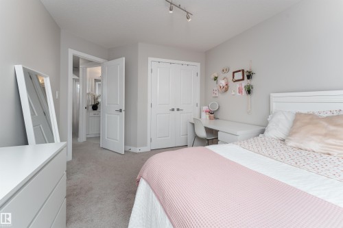 2504 Amerongen Crescent, Edmonton, AB - Indoor Photo Showing Bedroom