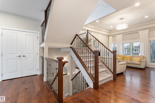 2504 Amerongen Crescent, Edmonton, AB - Indoor Photo Showing Other Room