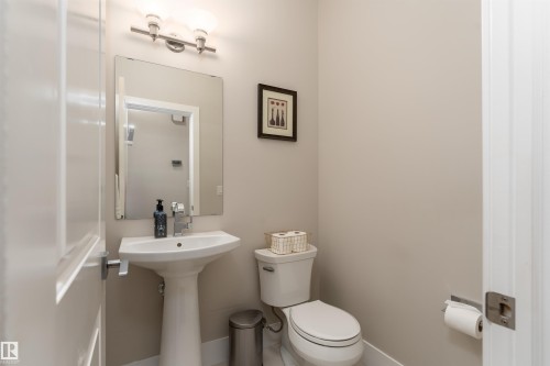 2504 Amerongen Crescent, Edmonton, AB - Indoor Photo Showing Bathroom