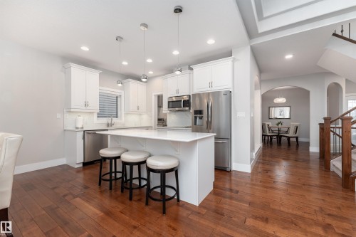 2504 Amerongen Crescent, Edmonton, AB - Indoor Photo Showing Kitchen With Upgraded Kitchen