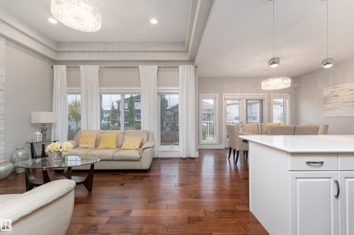 2504 Amerongen Crescent, Edmonton, AB - Indoor Photo Showing Living Room