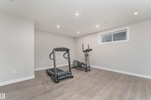 2504 Amerongen Crescent, Edmonton, AB - Indoor Photo Showing Gym Room