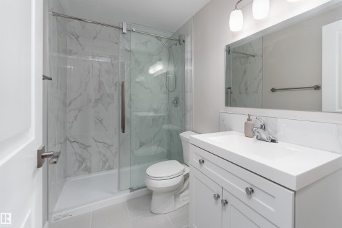 2504 Amerongen Crescent, Edmonton, AB - Indoor Photo Showing Bathroom