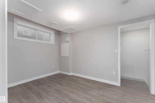 2504 Amerongen Crescent, Edmonton, AB - Indoor Photo Showing Other Room
