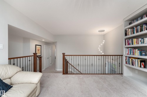 2504 Amerongen Crescent, Edmonton, AB - Indoor Photo Showing Other Room