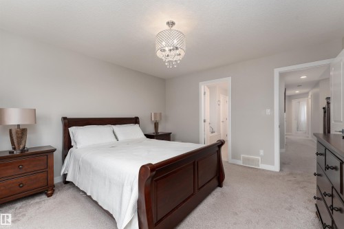 2504 Amerongen Crescent, Edmonton, AB - Indoor Photo Showing Bedroom