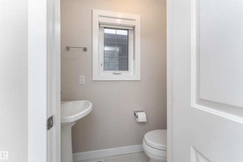 2504 Amerongen Crescent, Edmonton, AB - Indoor Photo Showing Bathroom