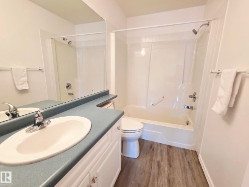 327 6703 172 Street, Edmonton, AB - Indoor Photo Showing Bathroom