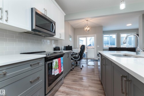 364 Savoy Crescent, Sherwood Park, AB - Indoor Photo Showing Kitchen With Upgraded Kitchen