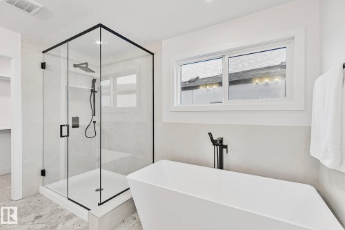 10404 70 Street, Edmonton, AB - Indoor Photo Showing Bathroom