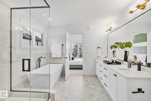 10404 70 Street, Edmonton, AB - Indoor Photo Showing Bathroom