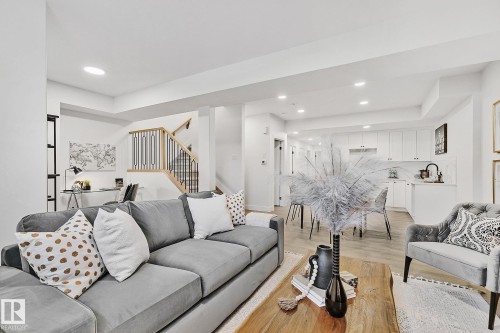 10404 70 Street, Edmonton, AB - Indoor Photo Showing Living Room