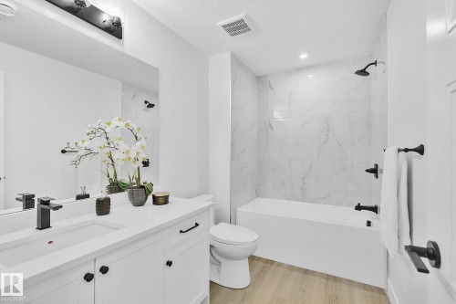 10404 70 Street, Edmonton, AB - Indoor Photo Showing Bathroom