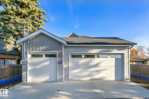 10404 70 Street, Edmonton, AB - Outdoor