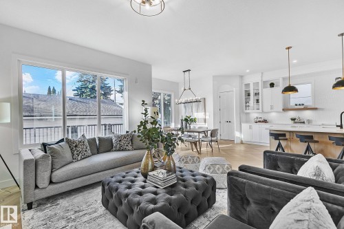 10404 70 Street, Edmonton, AB - Indoor Photo Showing Living Room