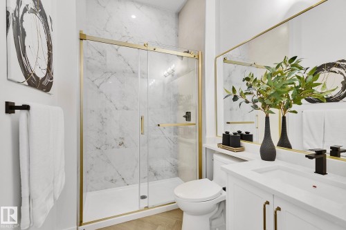 10404 70 Street, Edmonton, AB - Indoor Photo Showing Bathroom