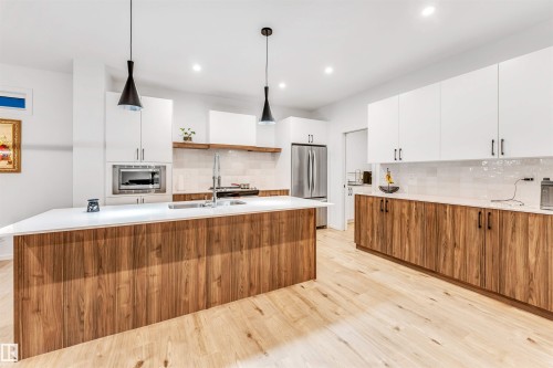 6205 46 Avenue, Beaumont, AB - Indoor Photo Showing Kitchen With Upgraded Kitchen
