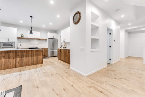 6205 46 Avenue, Beaumont, AB - Indoor Photo Showing Kitchen