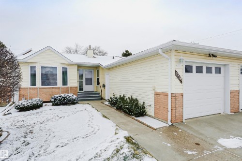 10105 105 Street, Morinville, AB - Outdoor