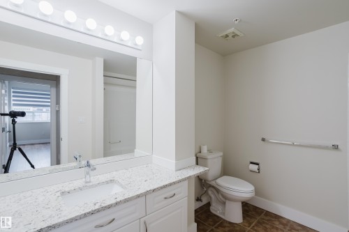 506 9919 105 Street, Edmonton, AB - Indoor Photo Showing Bathroom