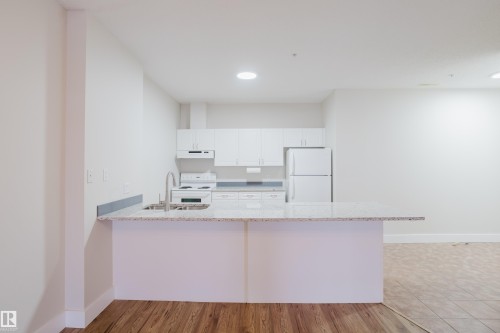 506 9919 105 Street, Edmonton, AB - Indoor Photo Showing Kitchen