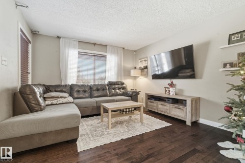 1711 56 Street Sw, Edmonton, AB - Indoor Photo Showing Living Room