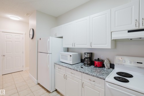 407 9919 105 Street, Edmonton, AB - Indoor Photo Showing Kitchen
