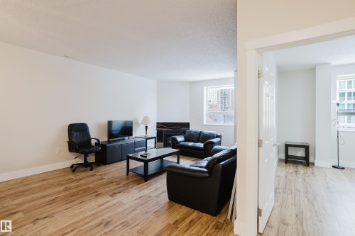 407 9919 105 Street, Edmonton, AB - Indoor Photo Showing Living Room