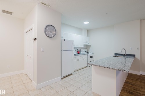 407 9919 105 Street, Edmonton, AB - Indoor Photo Showing Kitchen