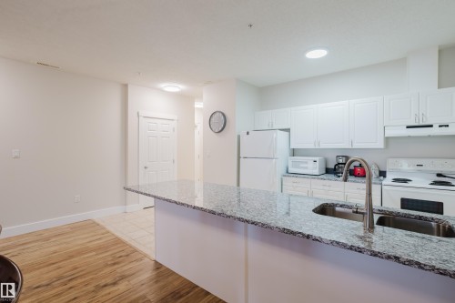 407 9919 105 Street, Edmonton, AB - Indoor Photo Showing Kitchen