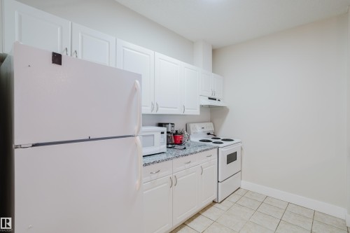 407 9919 105 Street, Edmonton, AB - Indoor Photo Showing Kitchen