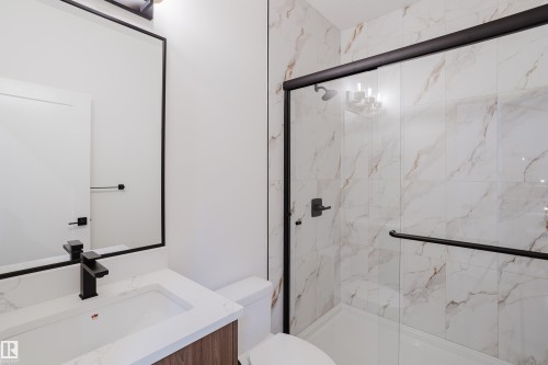 21112 26 Avenue, Edmonton, AB - Indoor Photo Showing Bathroom
