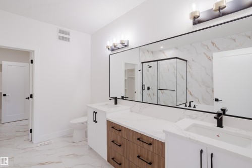 21112 26 Avenue, Edmonton, AB - Indoor Photo Showing Bathroom