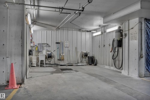 419 6703 172 Street, Edmonton, AB - Indoor Photo Showing Garage