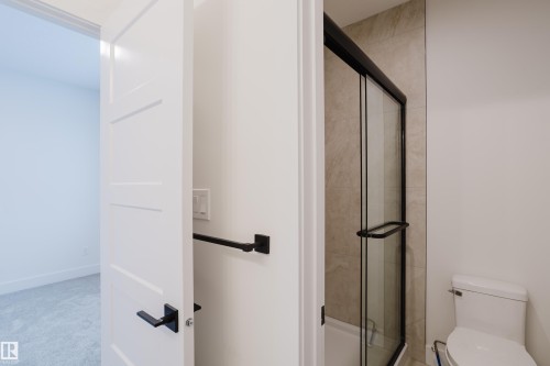 230 Kinglet Boulevard, Edmonton, AB - Indoor Photo Showing Bathroom