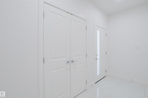 942 18 Avenue, Edmonton, AB - Indoor Photo Showing Other Room