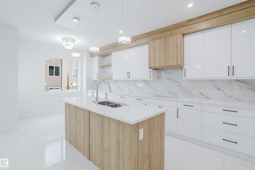 942 18 Avenue, Edmonton, AB - Indoor Photo Showing Kitchen With Double Sink With Upgraded Kitchen