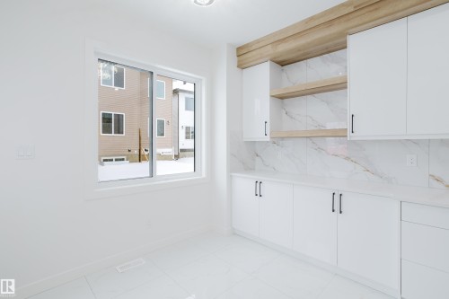 942 18 Avenue, Edmonton, AB - Indoor Photo Showing Other Room