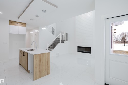 942 18 Avenue, Edmonton, AB - Indoor