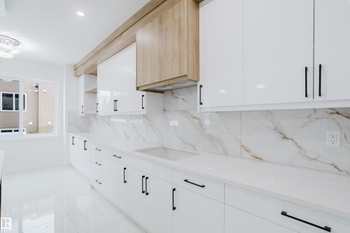 942 18 Avenue, Edmonton, AB - Indoor