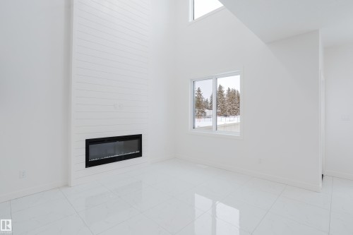 942 18 Avenue, Edmonton, AB - Indoor With Fireplace